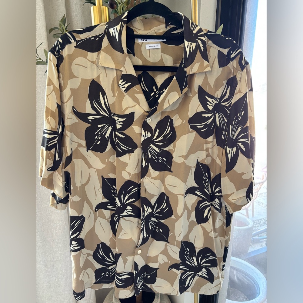 Zara Men’s Brown and Tan Floral Shirt